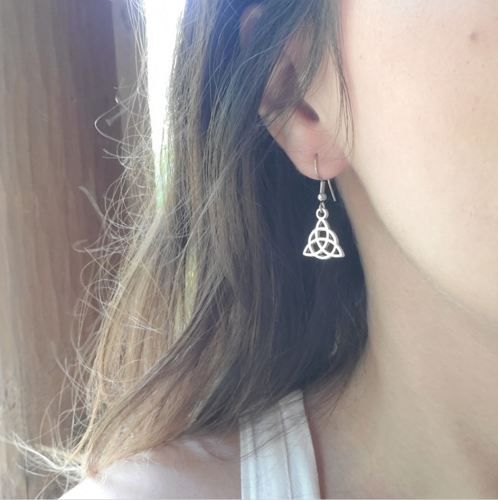 NWOT Silver Celtic Knot Triquetra Trinity Earrings - Picture 4 of 9